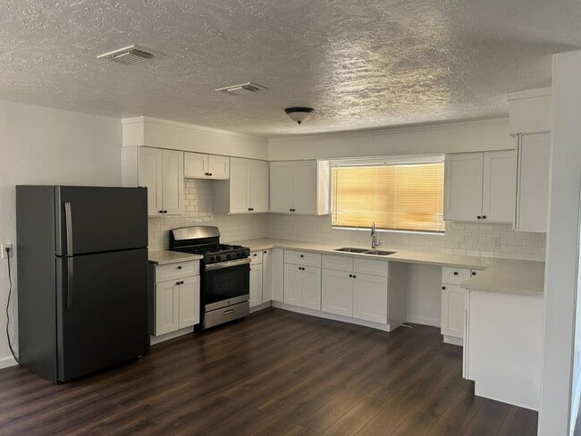 Building Photo - Gorgeous all renovated Home in Richwood, TX