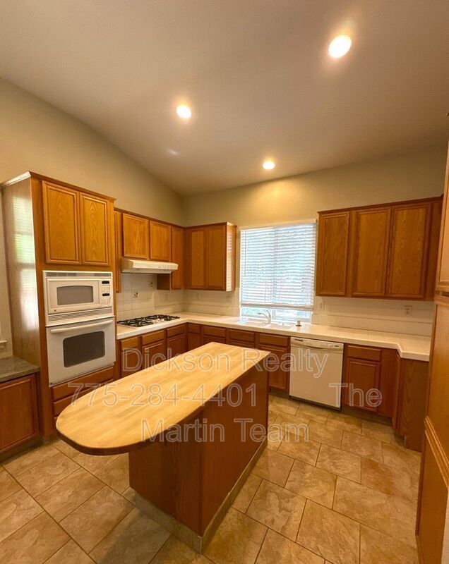 Building Photo - 2662 Pride Dr