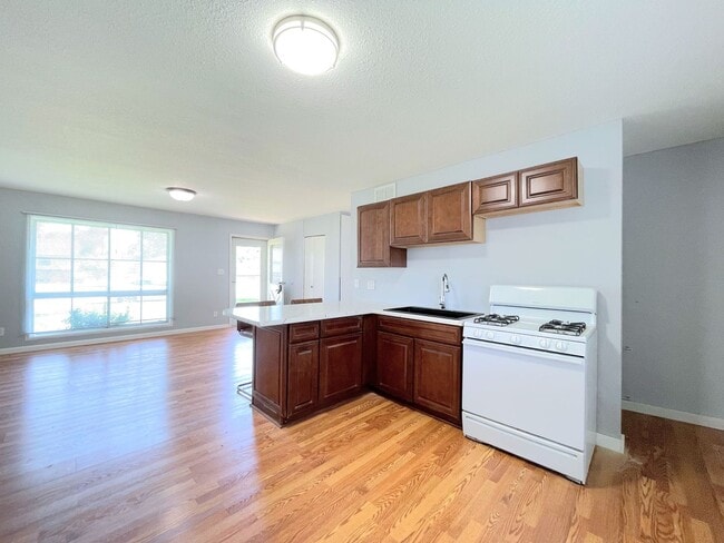 Building Photo - Charming 3 bedroom home in great location