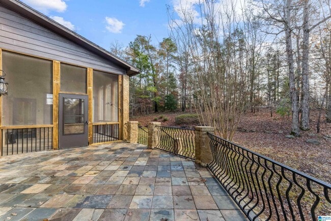 Building Photo - 2005 Lake Heather Dr