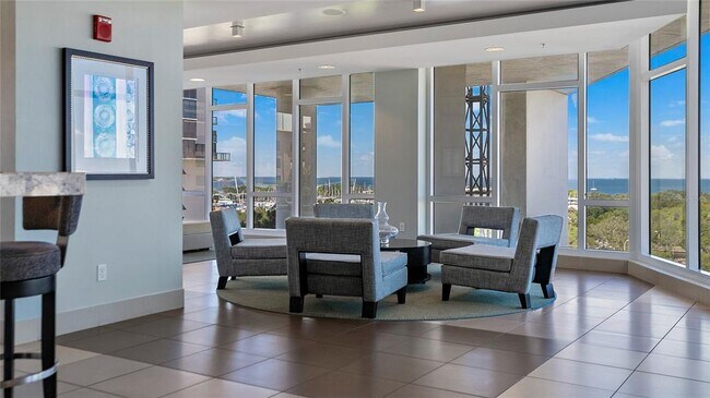 Building Photo - 175 1st St S