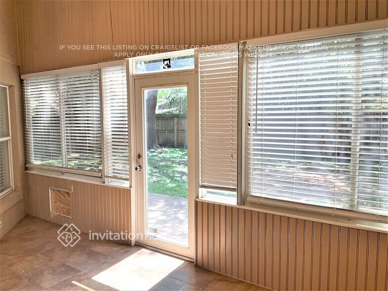 Building Photo - 3620 Seminole Dr