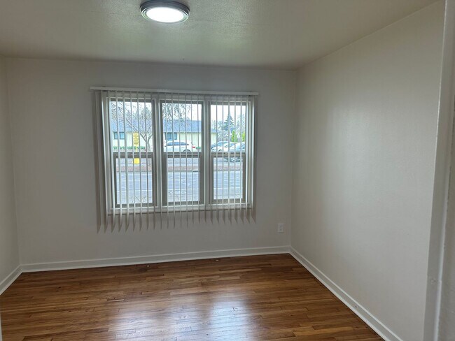 Building Photo - 1/2 Off 2nd Month's Rent