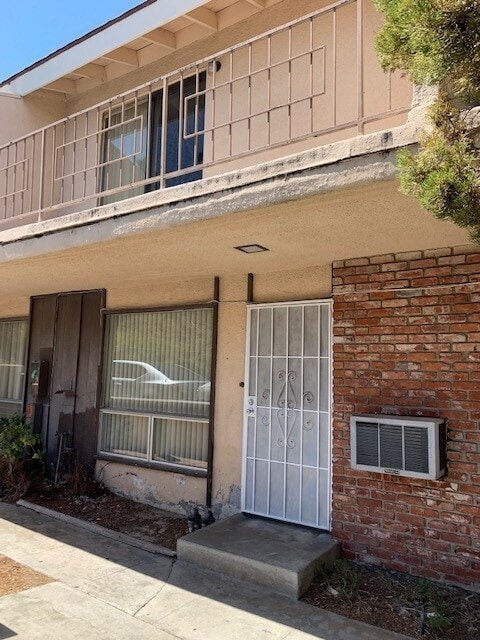 Building Photo - BEAUTIFUL 2STORY 2BD 1.5BA TOWNHOME STYLE UNIT