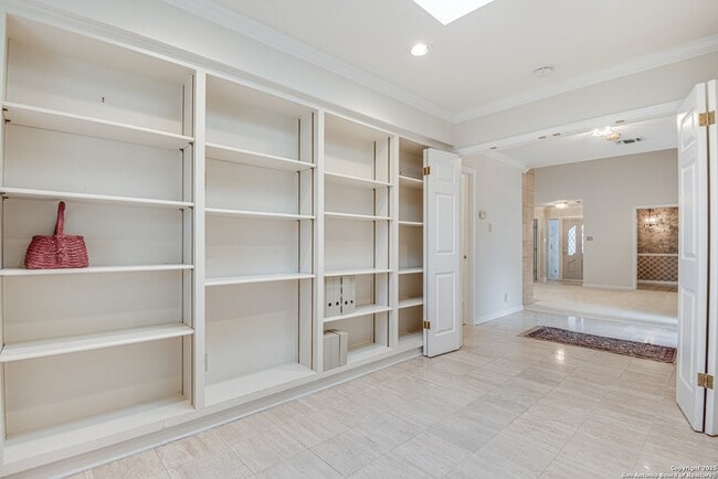 Building Photo - 14823 River Glen N