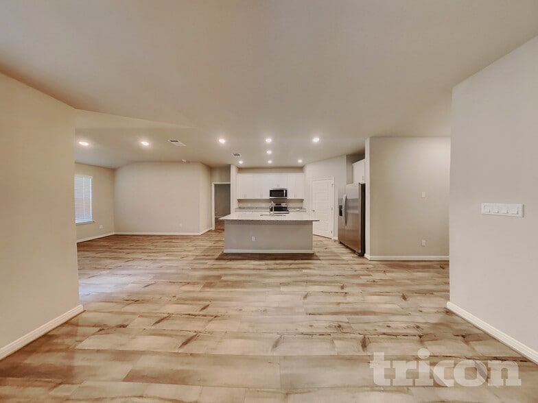 Building Photo - 13618 Paxton Blvd