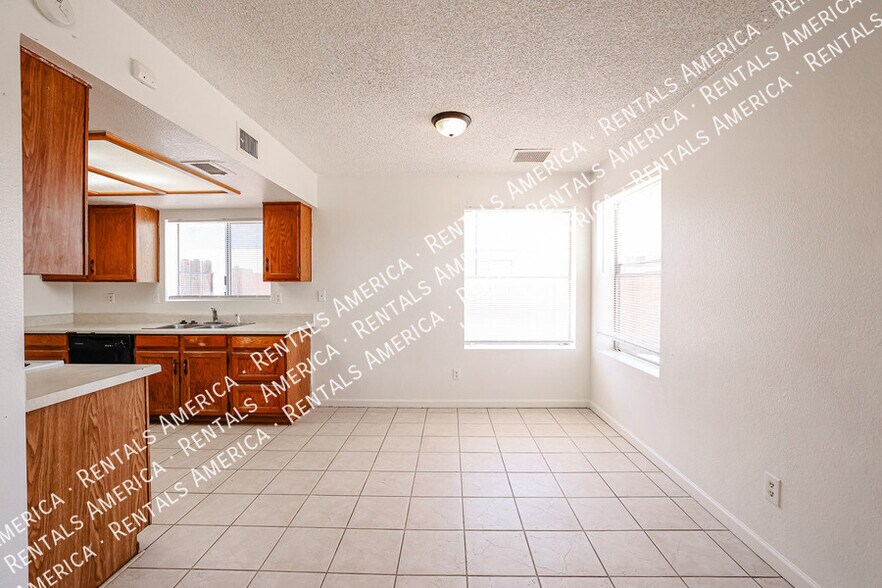 Building Photo - 8342 W Orchid Ln