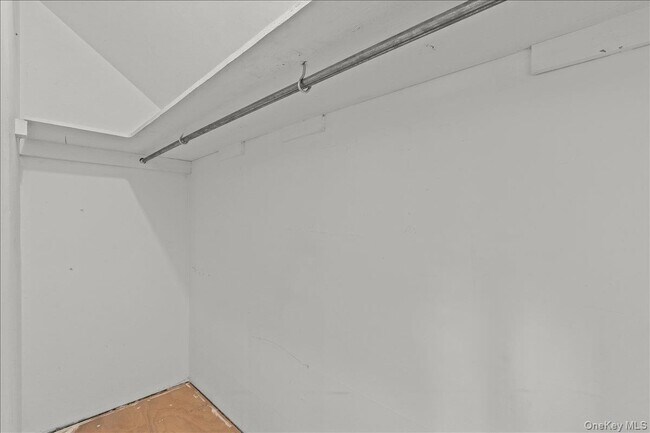 Building Photo - 7 Oak Ave