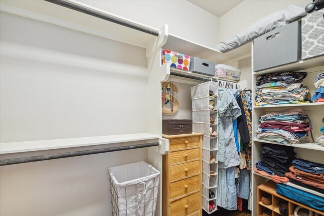 Building Photo - 829 Wakefield Dr