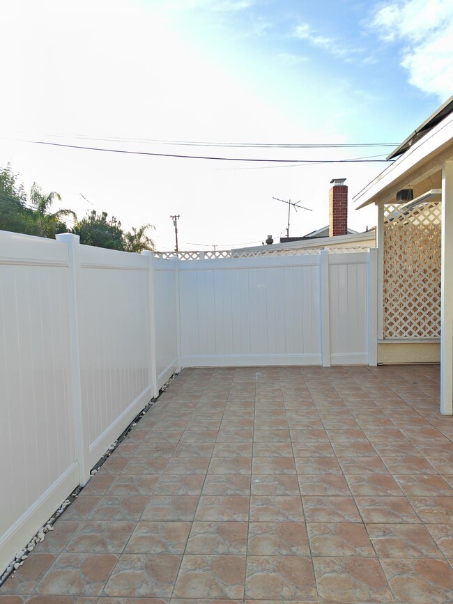 Building Photo - 11762 Brookshire Ave