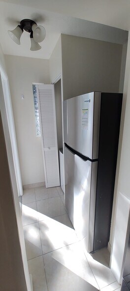 Building Photo - 2504 NW 9th Ln