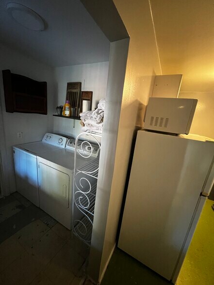 Building Photo - 3450 Effie St