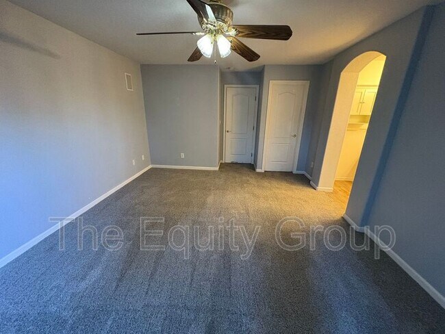 Building Photo - 2424 E Beech Ave