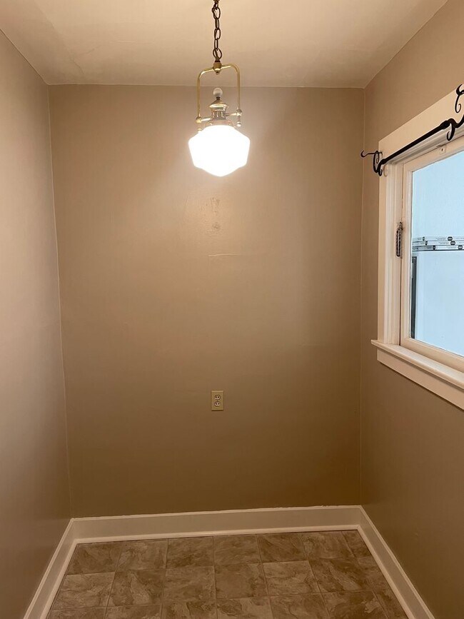 Building Photo - 1 Bedroom 1 Bathroom Duplex in Midtown Sac...