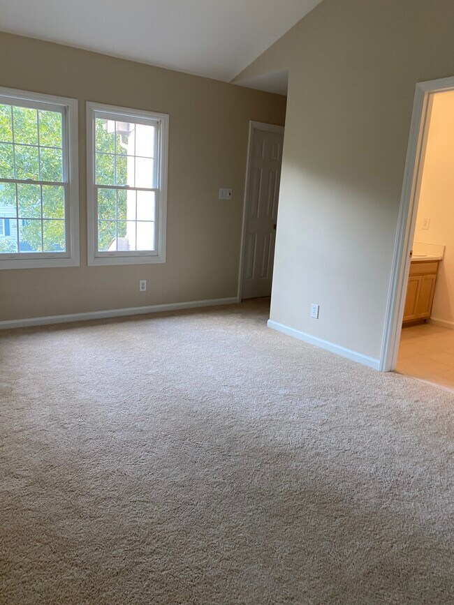 Building Photo - 201 Mint Hill Dr