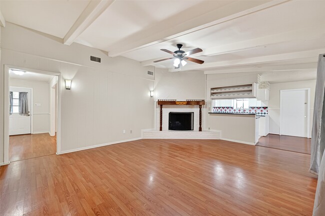 Building Photo - 2319 Blue Willow Dr