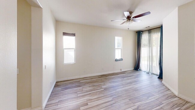 Building Photo - 4 bedroom 3 bath Fairway Canyon Home