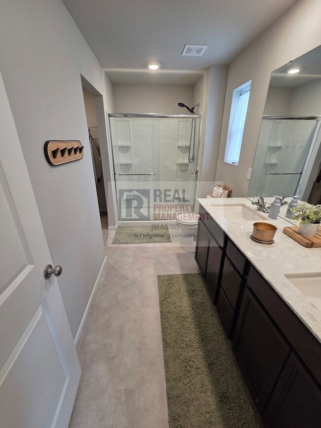 Building Photo - Check Out This Beautiful 4 Bedroom, 2.5 Bath Home!