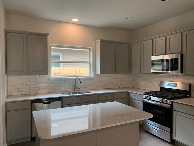 Building Photo - 729 Durness Dr