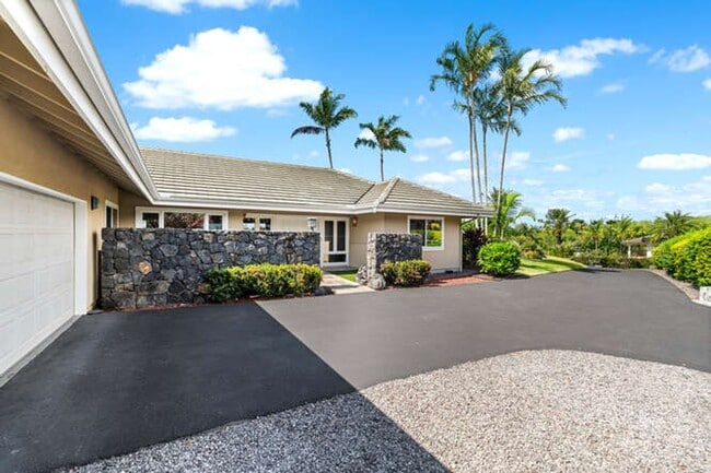 Building Photo - 75-5614-R Hienaloli Rd