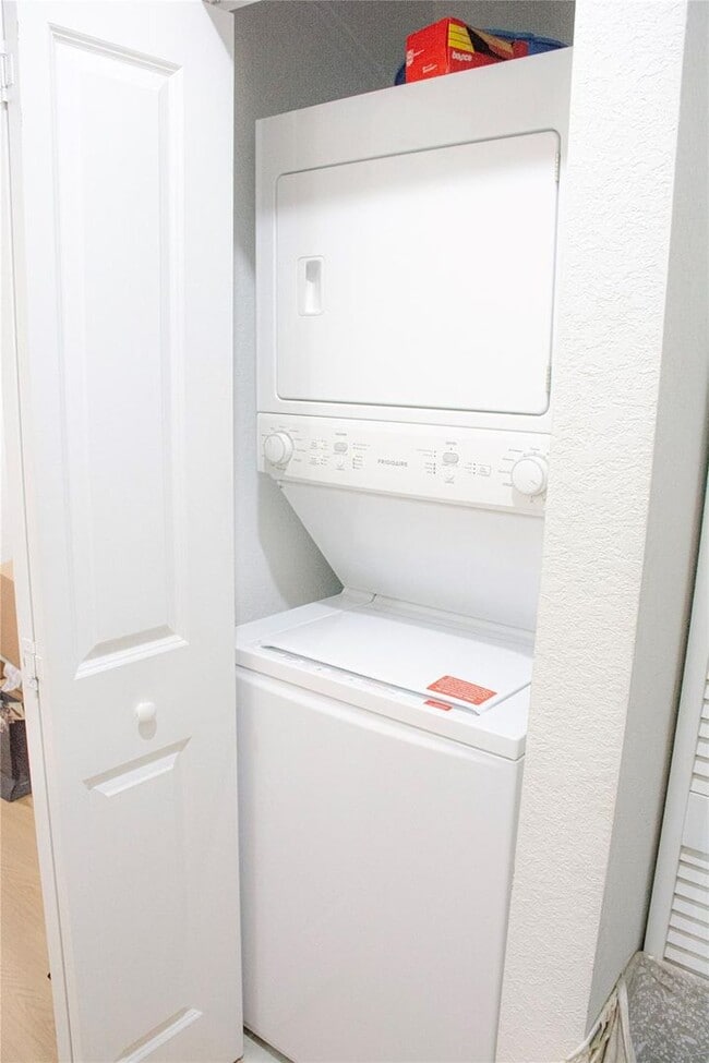 Building Photo - 315 NE 208th Terrace