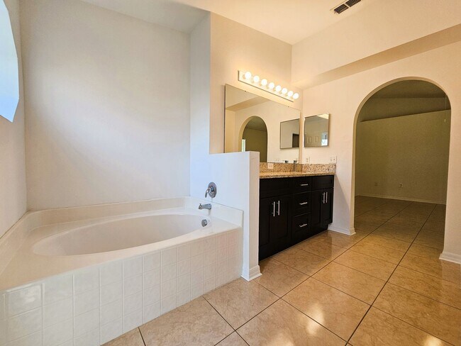Building Photo - 921 Bristle Cone Ct