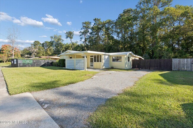 Building Photo - 863 Westgate Dr