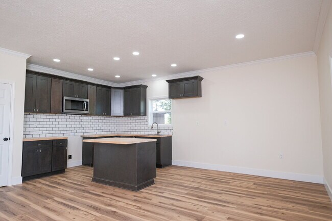 Building Photo - 2915 Sidonia Rd