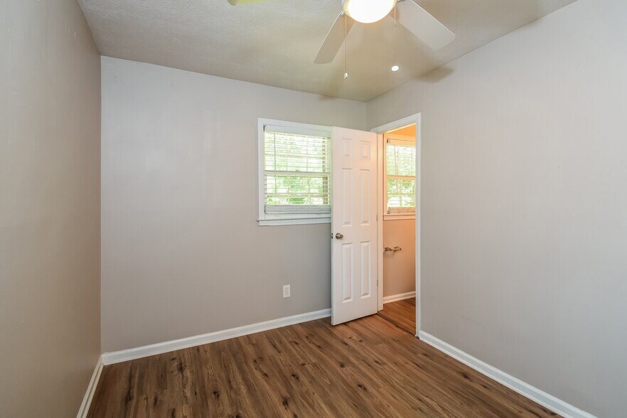 Building Photo - 6325 Wellington Way