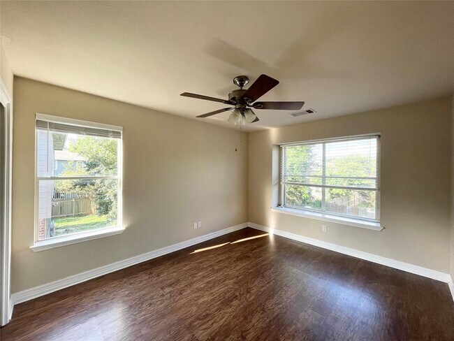 Building Photo - 10512 Hainsworth Park Dr