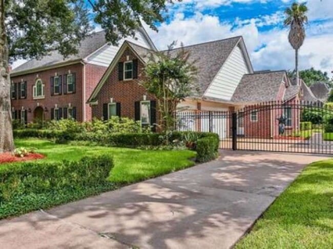 Building Photo - 20115 Echo Falls Dr