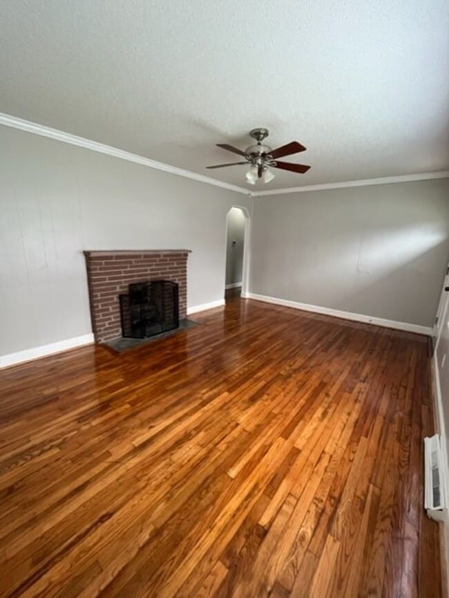 Building Photo - 2 bed 1 Bath Home Mount Airy NC