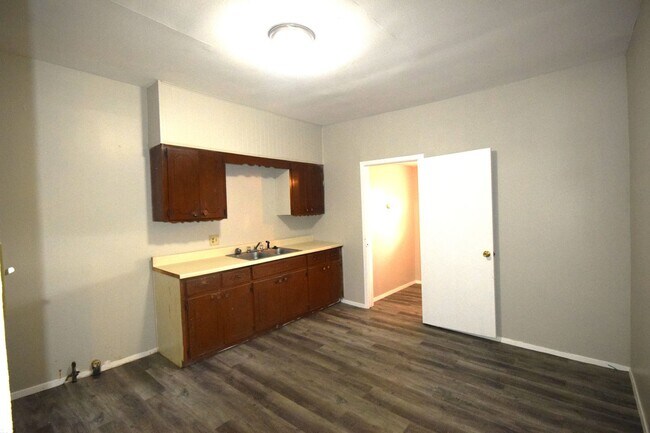 Building Photo - 2909 Bonham St