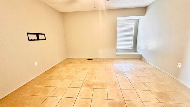 Building Photo - 6715 Lyrewood Ln
