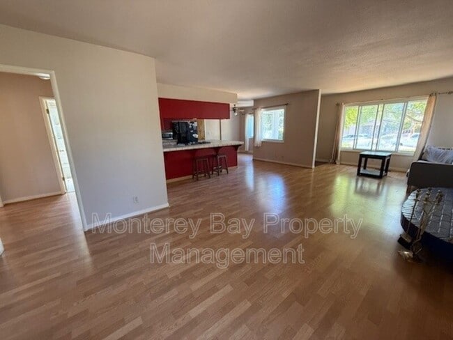 Building Photo - 22 Encina Ave