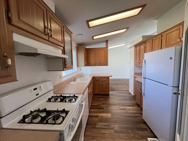 Building Photo - **Move-in Discount** 3 bedroom, 2 bathroom house with large office