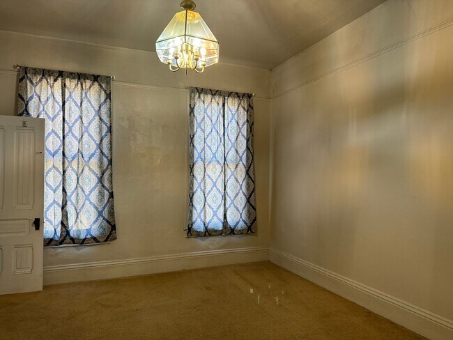 Building Photo - "Charming 2-Bedroom Country Cottage with P...