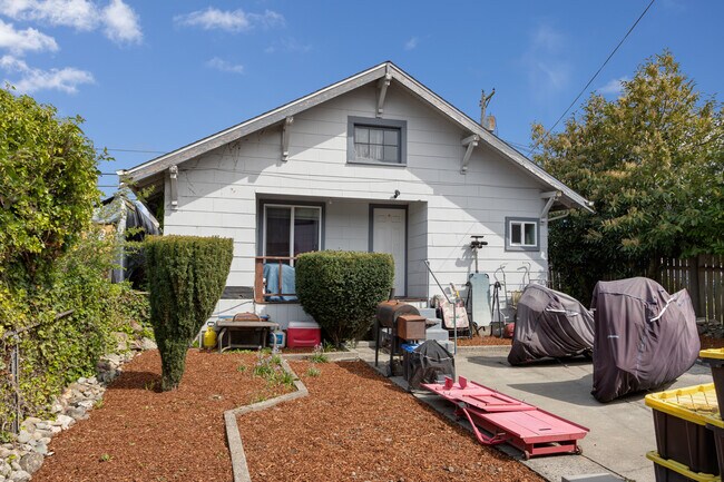 Building Photo - 3819 S G St