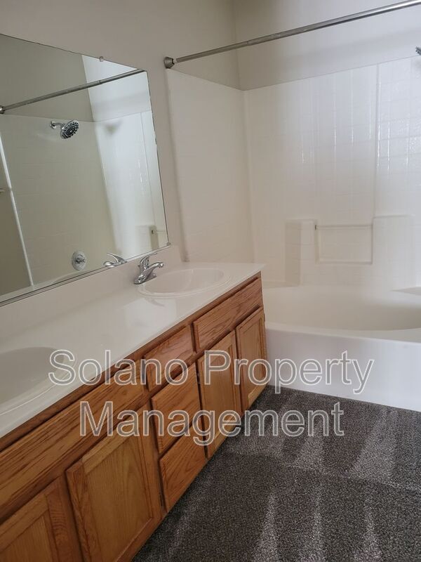 Building Photo - 358 Flagstone Cir