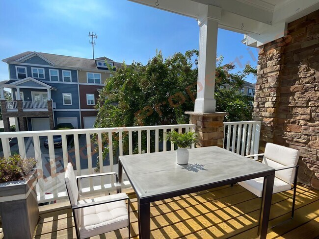 Building Photo - No Carpet! Beautiful 3-Story Townhome with...