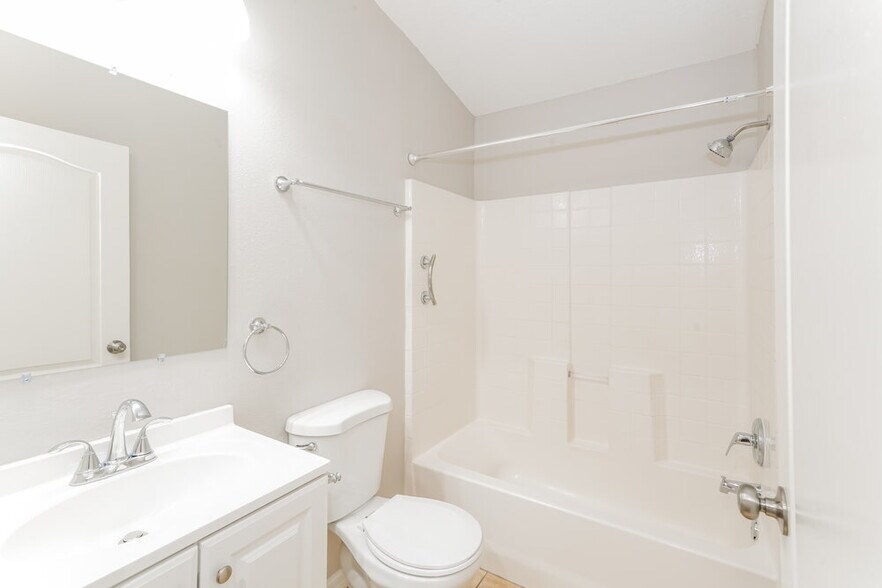 Building Photo - 405 Pine Pointe Ct