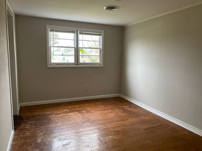 Building Photo - Great 4/2 in Central Lake Charles!