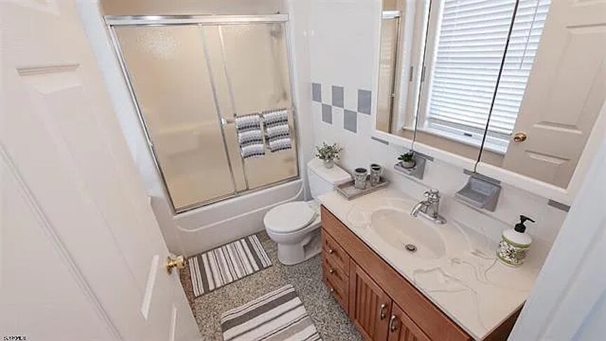 Building Photo - 10 N Adams Ave