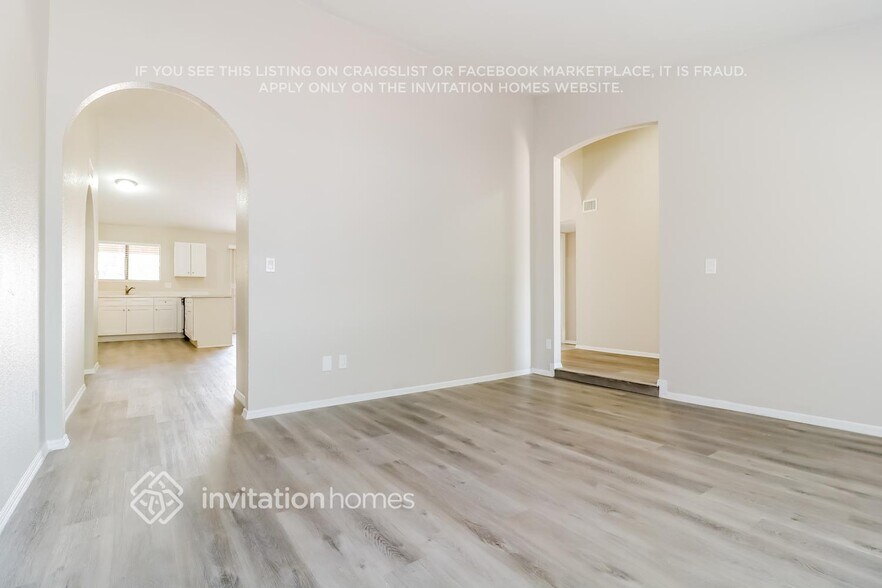 Building Photo - 8010 W Sierra Vista Dr