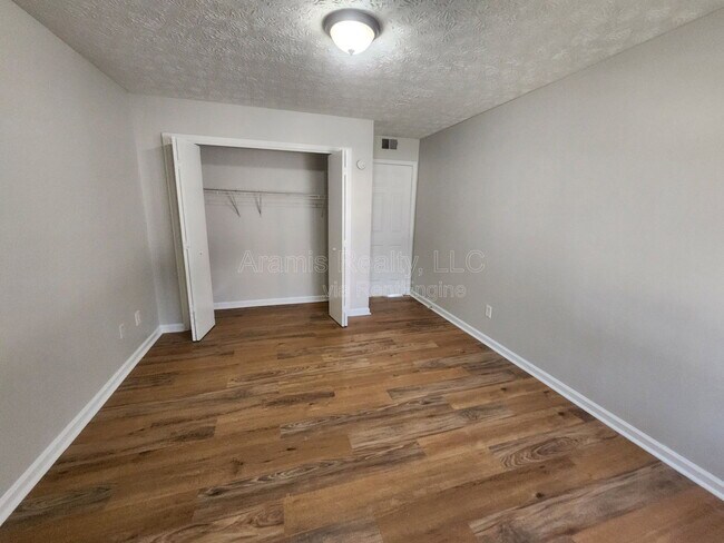 Building Photo - 116 Spring Ct