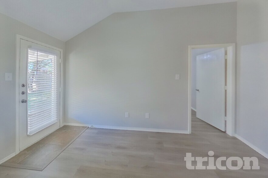 Building Photo - 12212 Rolling Ridge Dr
