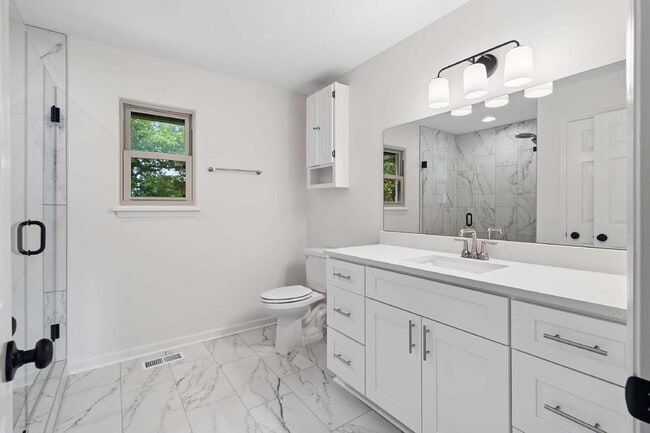 Building Photo - 112 Juniper Dr