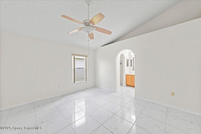 Building Photo - 2165 Redwood Cir