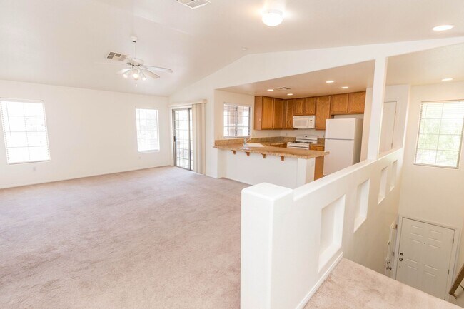 Building Photo - Available! 2 Bedroom Townhome inside Pacif...