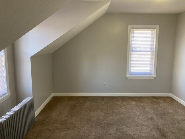 Bed 3 - 60 Division St